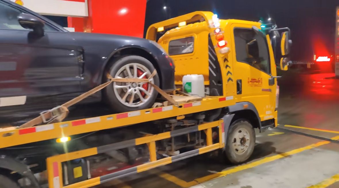 山南行车途中遇到突发状况该如何呼叫道路救援？